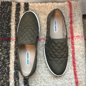 Olive green Steve madden quilted slip on’s
